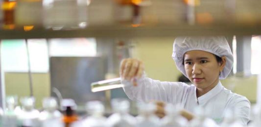 Nghiên cứu tổng hợp thuốc ở quy mô phòng thí nghiệm